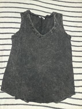 Zenana Outfitters Washed Black V-Neck Sleeveless Tank
